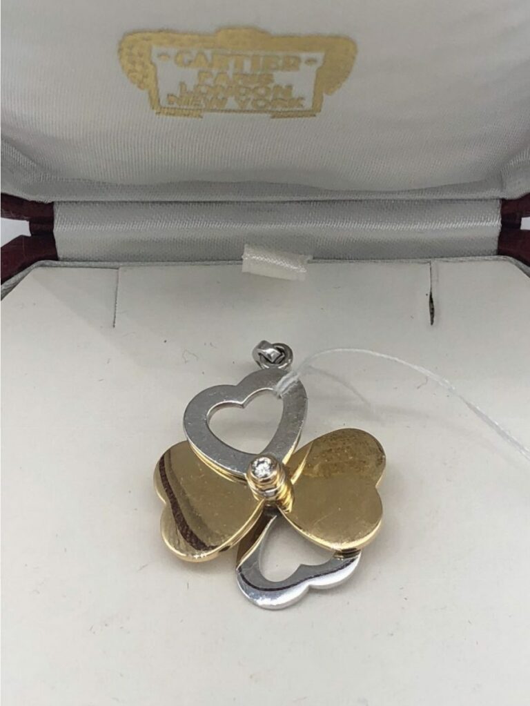 pendentif Cartier trèfle or et 2 diamants