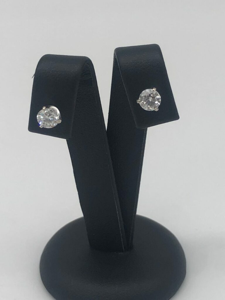 Boucle d'oreille diamants 0,42X2