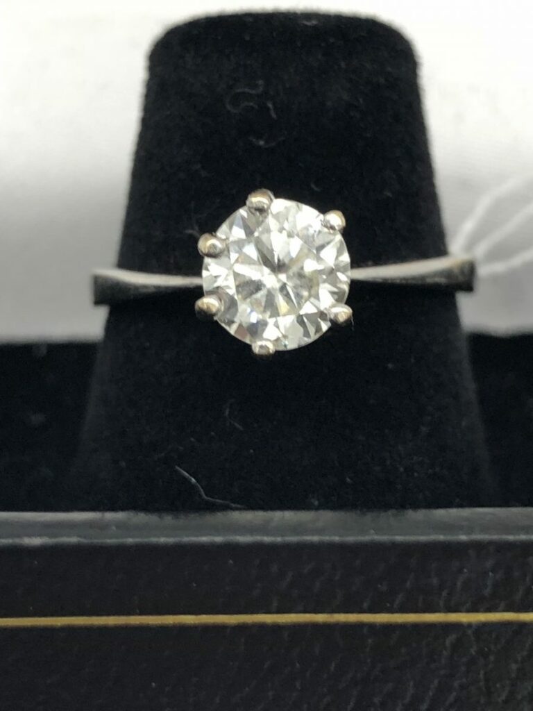 Bague solitaire diamant 0,88 carats J VS