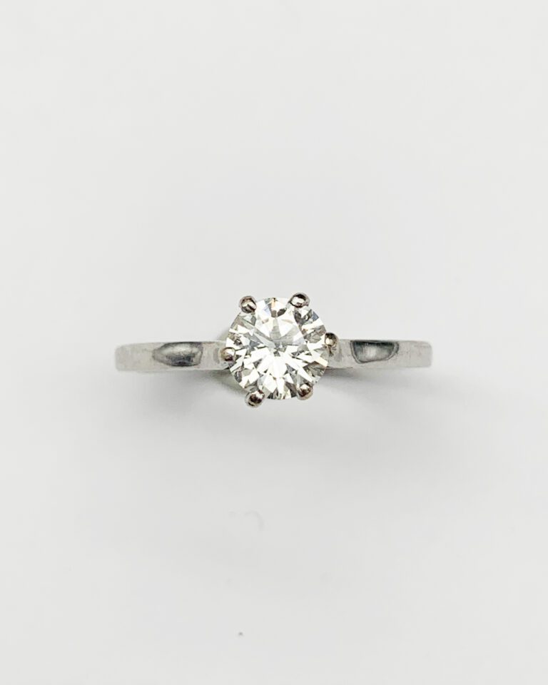 Bague avec diamant 0,78 ct certificat LFG