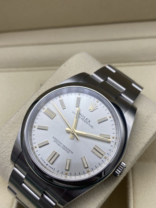 ROLEX OYSTER. REF 123300 CHAMPAGNE 2022