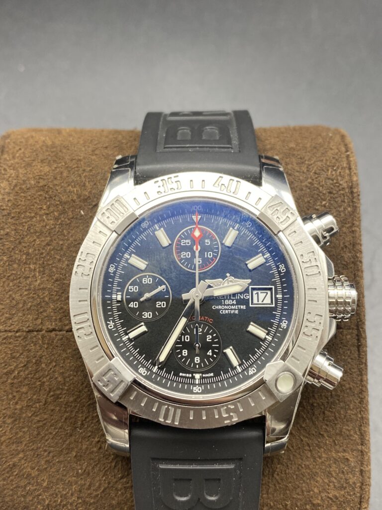 Breitling Avenger II ref A13381 Neuf