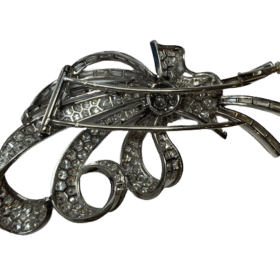 BROCHE BOUQUET OR BLANC 18K ET PAVAGE DE DIAMANTS — photo 2