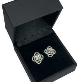 BOUCLES D'OREILLES OR 18K ET DIAMANTS MOTIF "ROSE" — photo 4