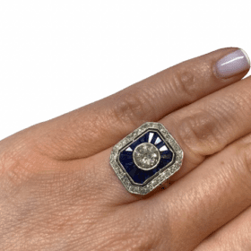 BAGUE ART DECO OR 18K SAPHIRS ET DIAMANTS DONT 1 CT (T.51) — photo 7