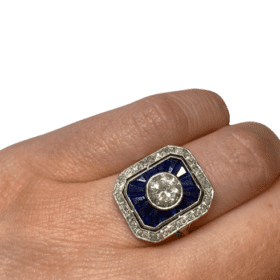 BAGUE ART DECO OR 18K SAPHIRS ET DIAMANTS DONT 1 CT (T.51) — photo 6