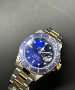 Rolex Submariner Date 8 900 € N°. de réf.: 16613 |