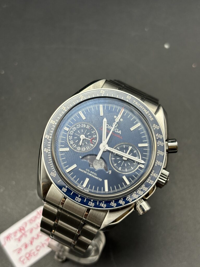 Omega Speedmaster Moonphase Moonwatch 8 990 € N°. de réf.: 304.33.44.52.03.001