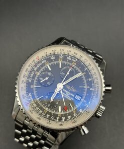 Breitling Navitimer World 4 200 € N°. de réf.: A2432212/B726 |