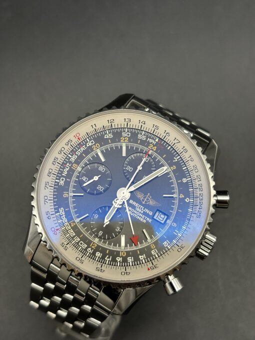 Breitling Navitimer World 4 200 € N°. de réf.: A2432212/B726 |