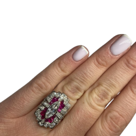BAGUE ART DECO PLATINE RUBIS DIAMANTS DONT MARQUISE (T.51) — photo 5