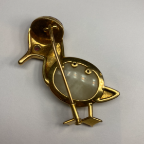 Broche Cartier Vintage canard or 18K, calcédoine, agate et rubis — photo 6