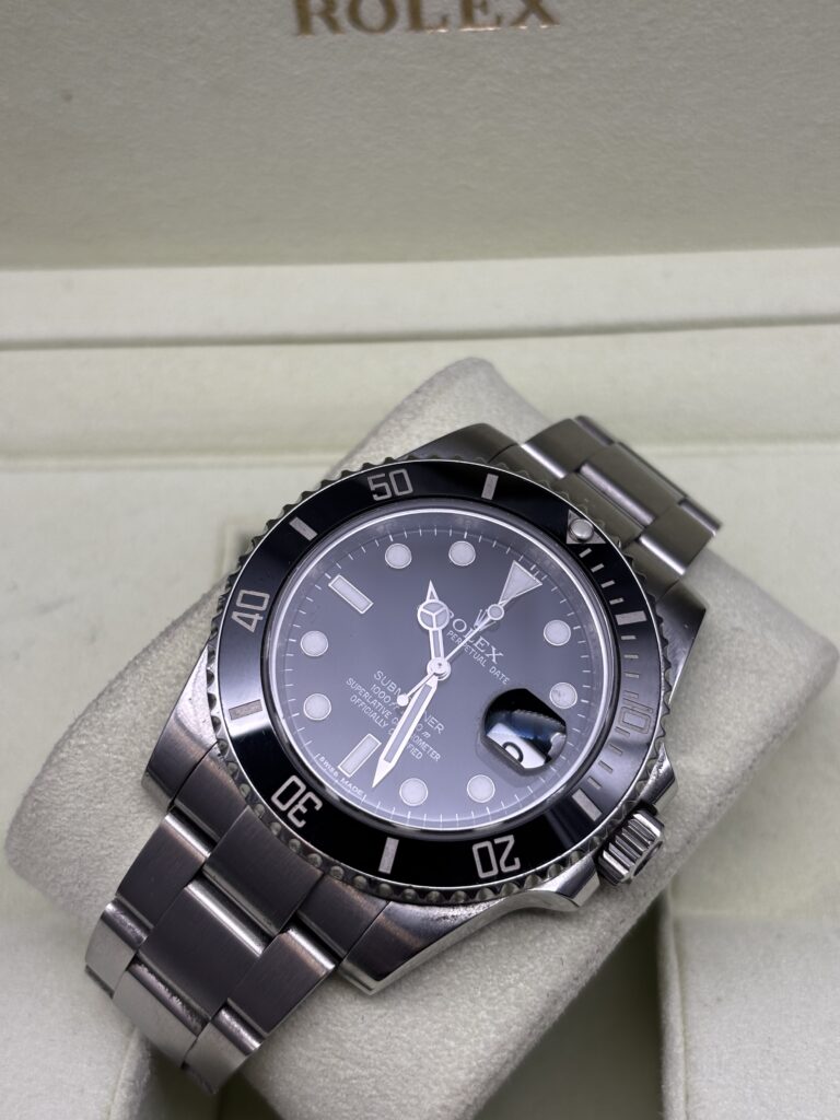 Rolex Submariner Date Papier Service Rolex 2022 10 300 € N°. de réf.: 116610LN |