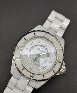 Chanel Midsize Unisex Watch J12 Diamond White 3 300 € N°. de réf.: H1629 |