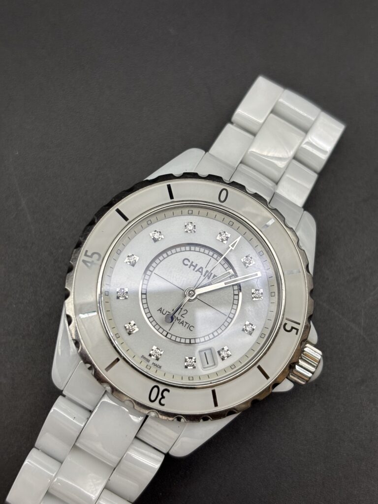 Chanel Midsize Unisex Watch J12 Diamond White 3 300 € N°. de réf.: H1629