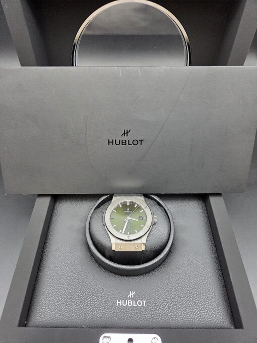 Hublot Classic Fusion Green 4 700 € réf.: 542.NX.8970.LR