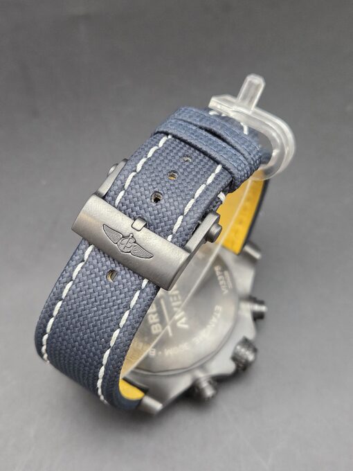 Breitling Super Avenger Chronograph Night Mission 4 000 € réf.: V13375
