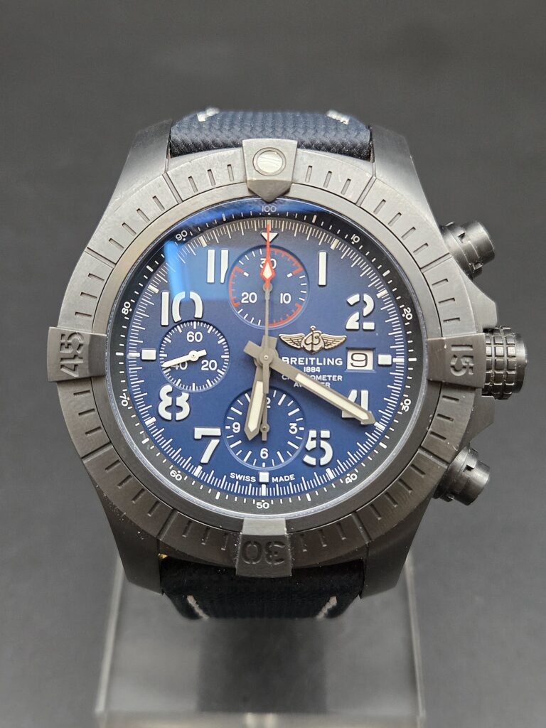 Breitling Super Avenger Chronograph Night Mission 4 000 € réf.: V13375