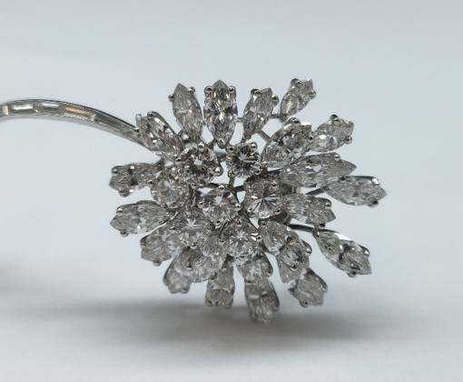 BROCHE FLORALE PLATINE ET DIAMANTS