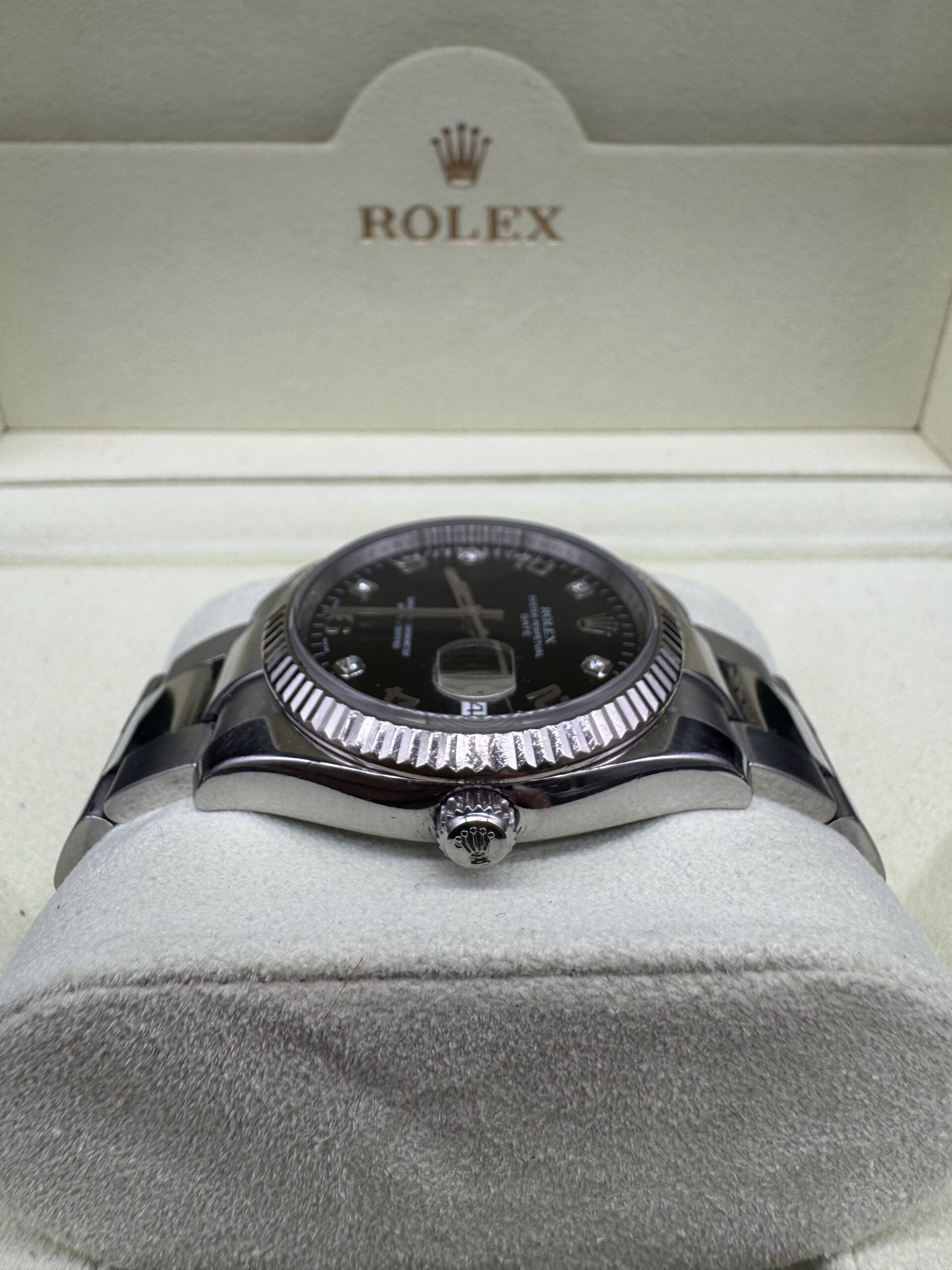 Rolex Oyster Perpetual Date 115234 index diamant année 2006