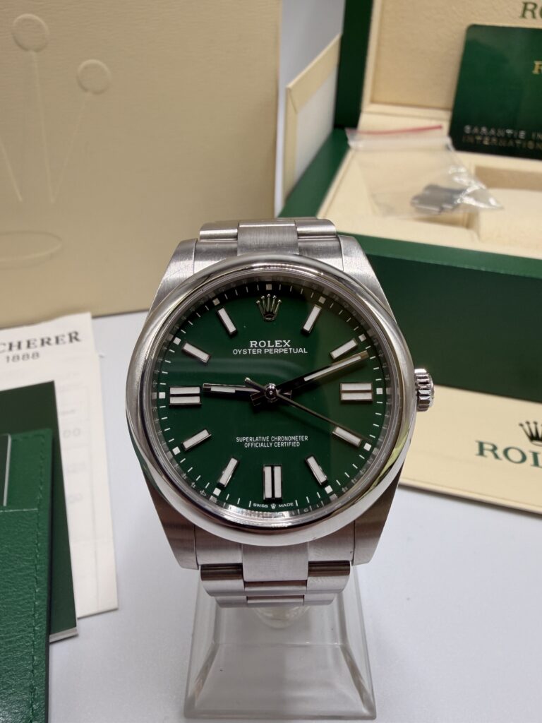 Rolex Oyster Perpetual 41 Green ref 124300 année 2022 Full Set