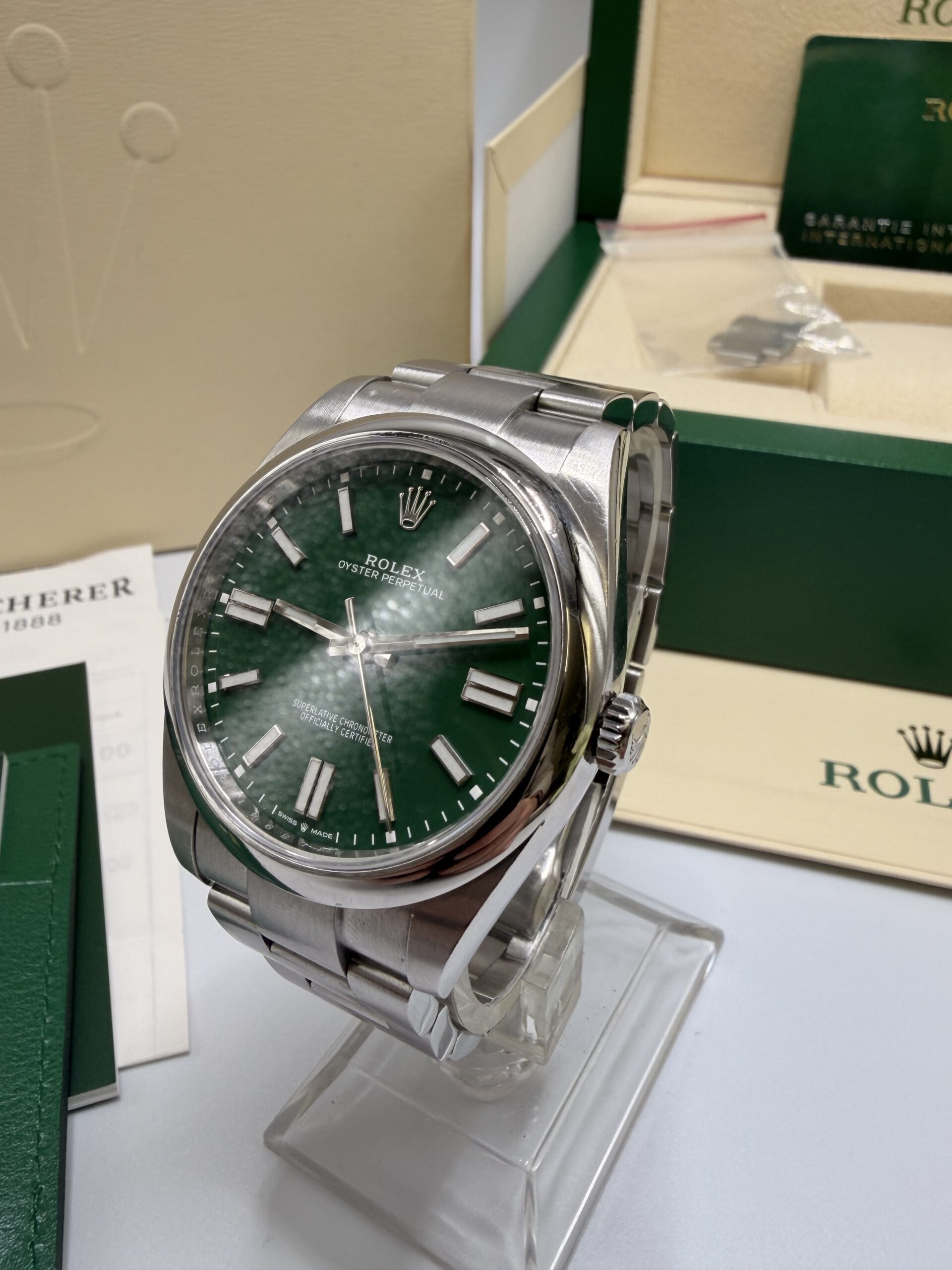 Rolex Oyster Perpetual 41 green ref 124300 année 2022 Full Set