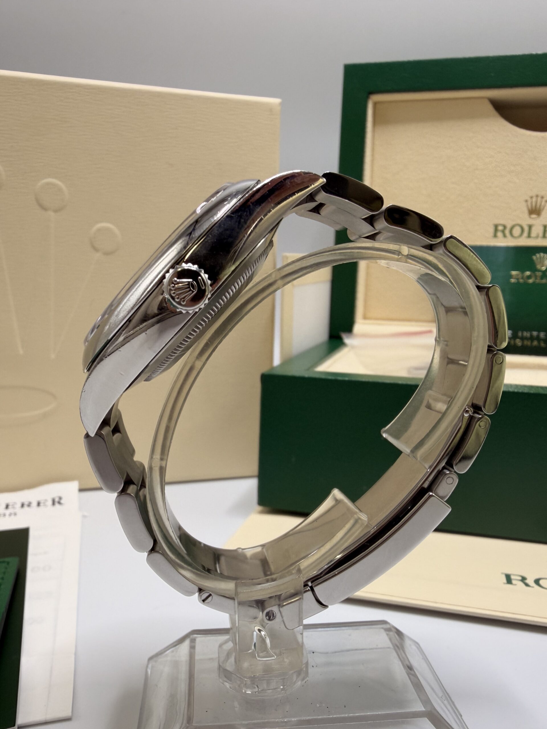 Rolex Oyster Perpetual 41 green ref 124300 année 2022 Full Set