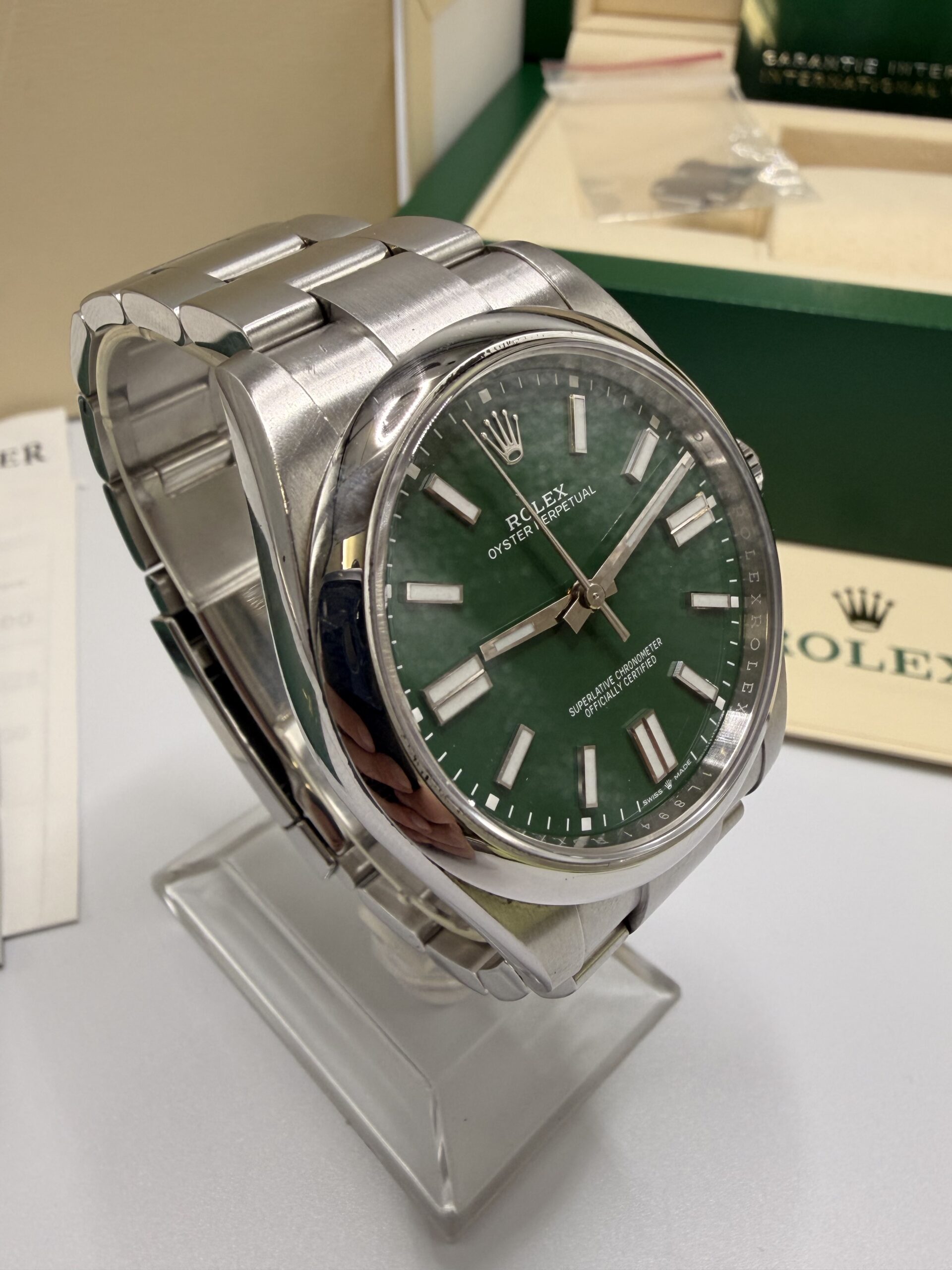 Rolex Oyster Perpetual 41 green ref 124300 année 2022 Full Set