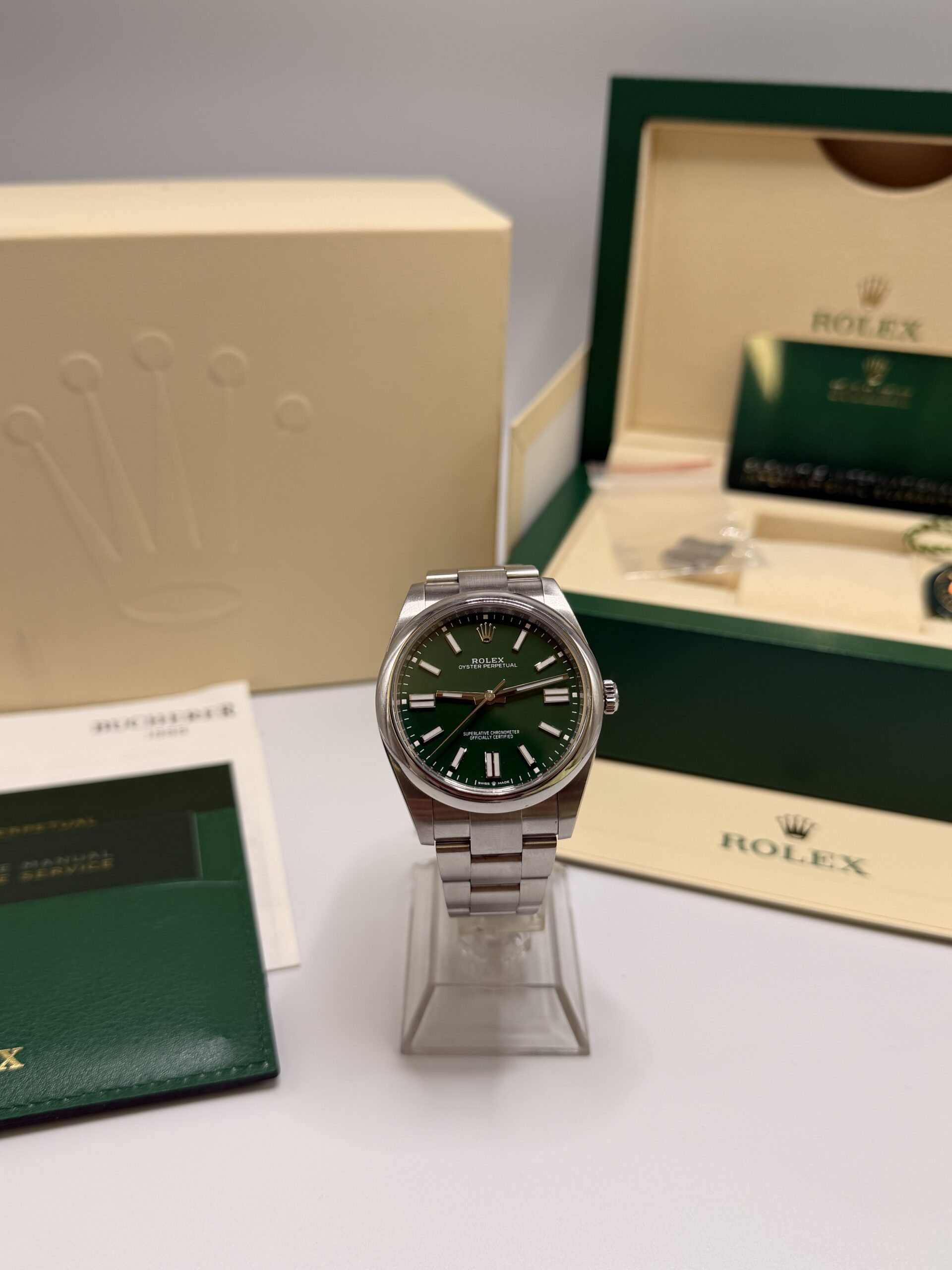 Rolex Oyster Perpetual 41 green ref 124300 année 2022 Full Set