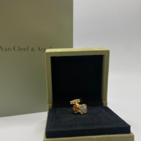PUCES VAN CLEEF & ARPELS SWEET ALHAMBRA OR 18K ET NACRE — photo 3