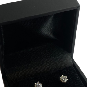 BOUCLES D'OREILLES PUCES OR 18K DIAMANTS 0,25 CT (x2) — photo 4