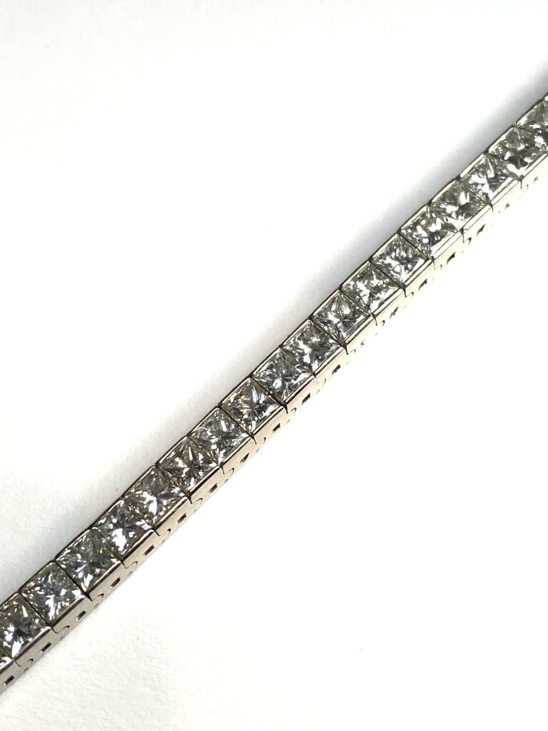 BRACELET TENNIS RIVIÈRE DE DIAMANTS ENV.8,50 CTS  (T.17)