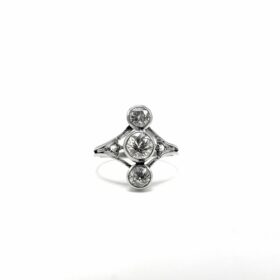 BAGUE ART DECO PLATINE ET TRIO DE DIAMANTS (T.55) — photo 1