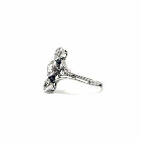 BAGUE ART DECO PLATINE ET TRIO DE DIAMANTS (T.55) — photo 4