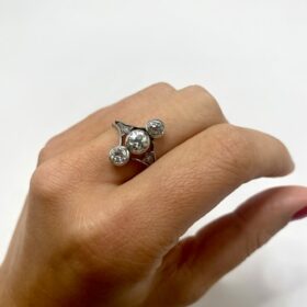 BAGUE ART DECO PLATINE ET TRIO DE DIAMANTS (T.55) — photo 5