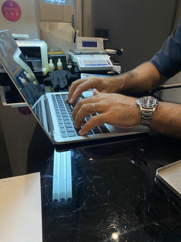 Faire expertiser une Rolex à Paris : authenticité, cote et rachat