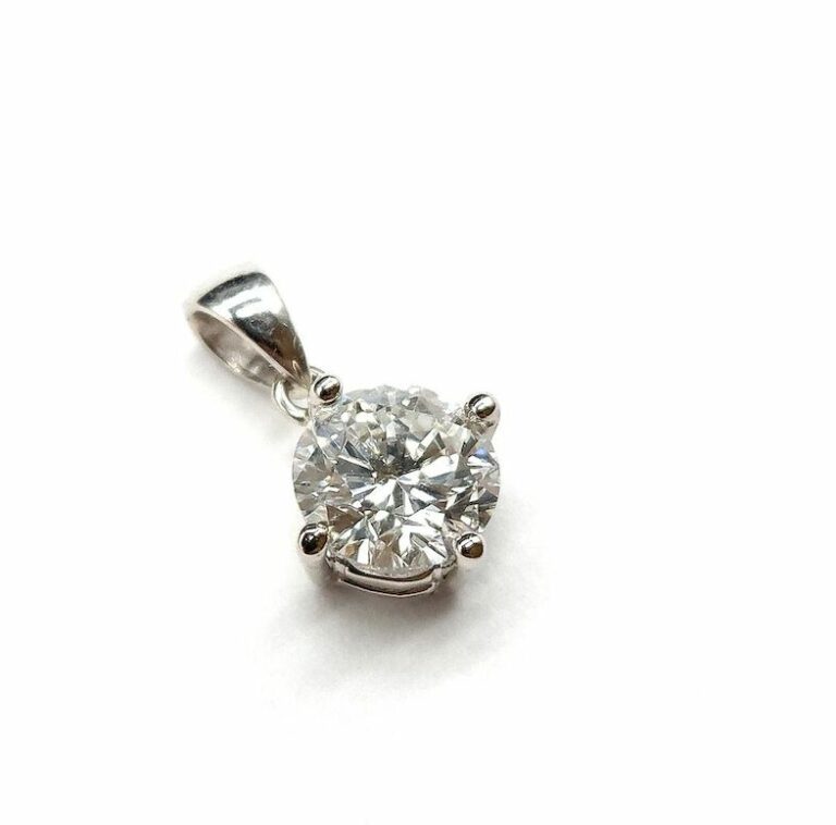 PENDENTIF OR 18K DIAMANT ENV. 1 CT